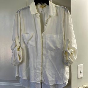 Woman’s bottom down white shirt